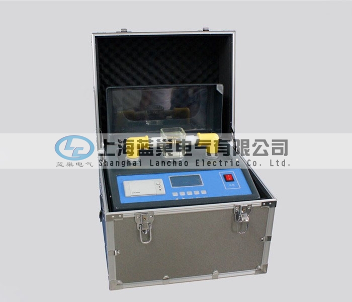 LCY-806絕緣油電壓擊穿試驗(yàn)儀采用微處理器，自動完成升壓、保持、攪拌、靜放、計(jì)算、打印等操作，可在0～80KV范圍內(nèi)進(jìn)行油循環(huán)耐壓試驗(yàn)。